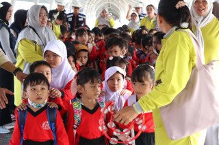 Belajar TK Barunawati II Dumai Bawa Siswa Kenali Aktivitas Pelabuhan